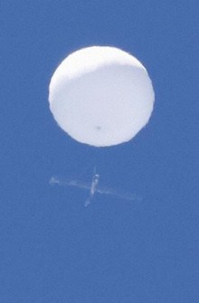 仙台上空出现神秘白色飞行物